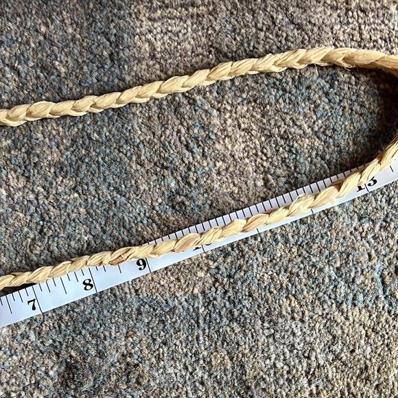 Small straw lined purse. - Picture 11 of 12